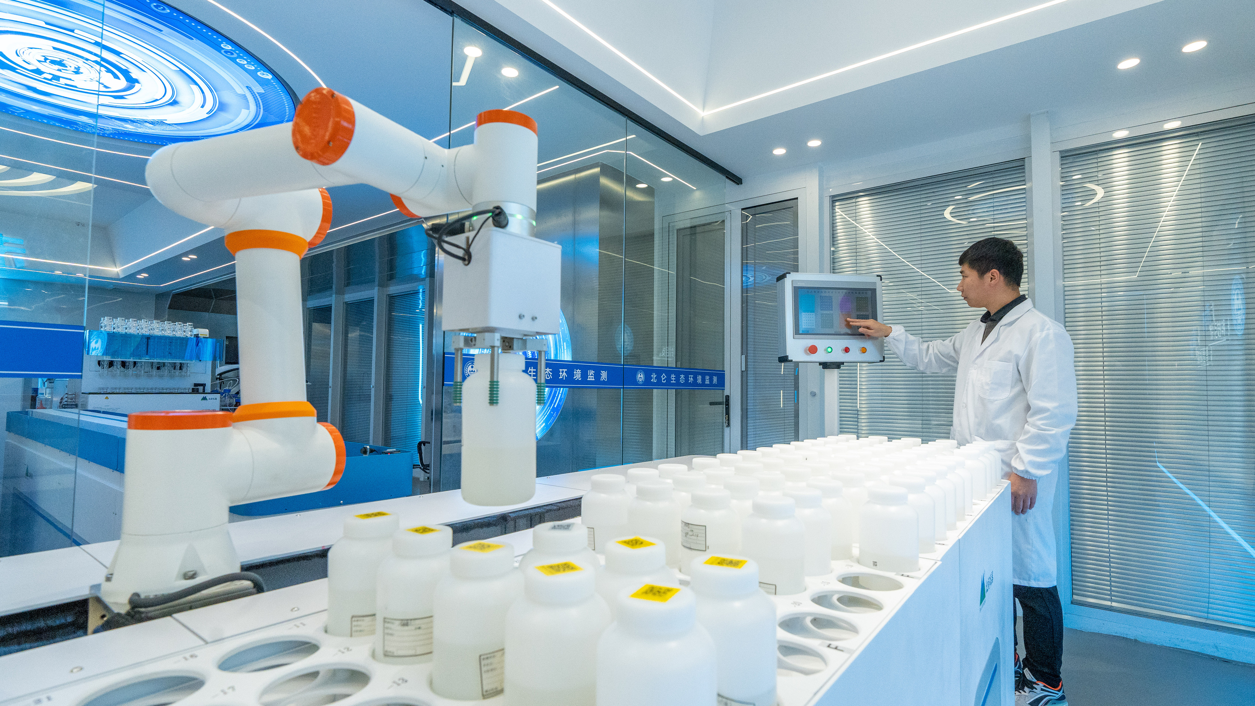 A researcher analyzes surface water samples in an AI Lab in Ningbo, east China's Zhejiang Province, December 19, 2023. /CFP