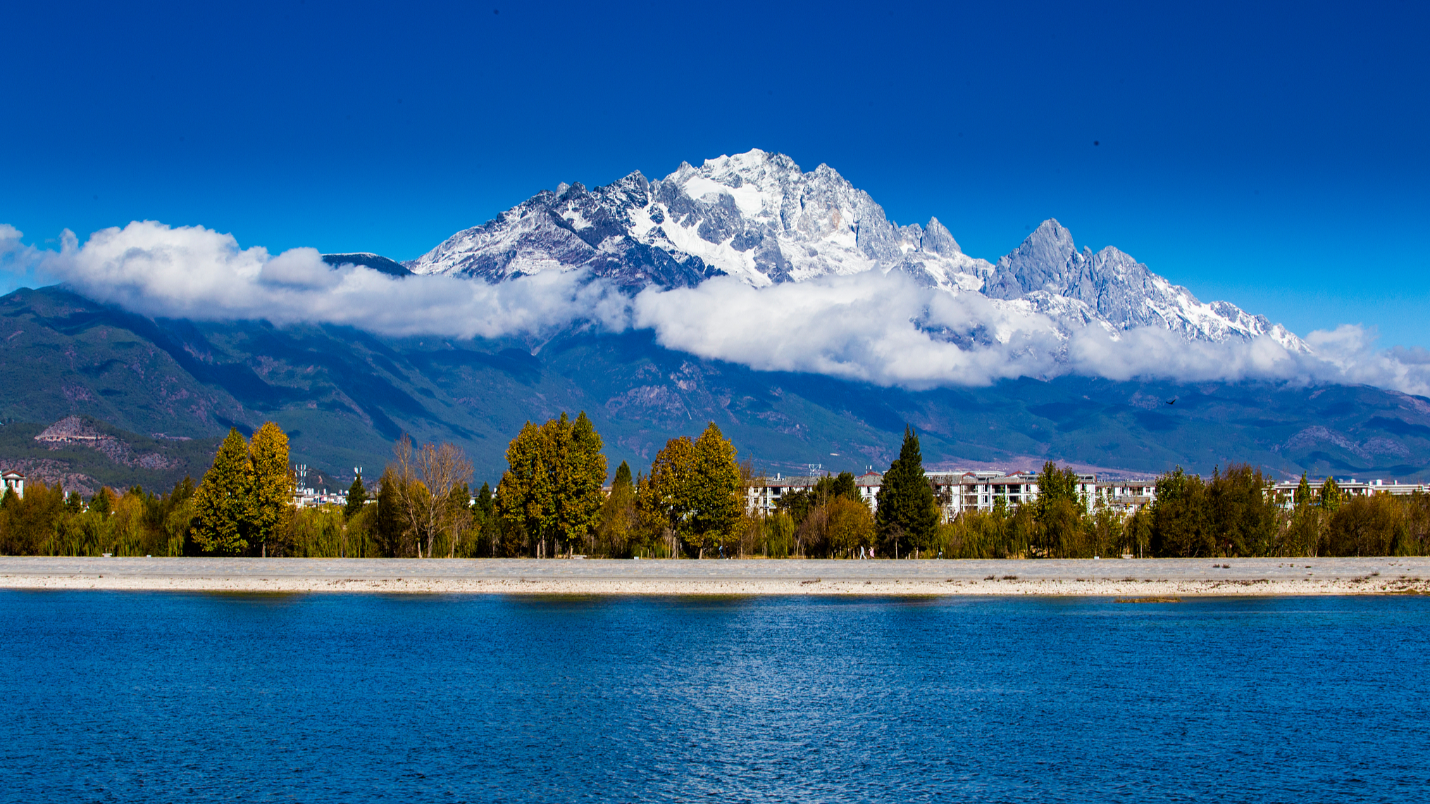 Live: Take in magnificent views of Yulong Snow Mountain in southwest China's Yunnan – Ep. 2