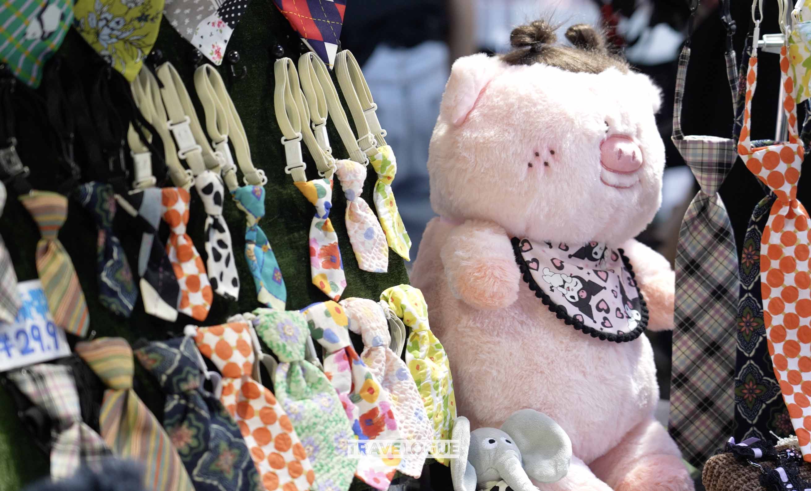 Trendy accessories are seen on sale at the Dongshankou street market in Guangzhou, Guangdong Province. /CGTN