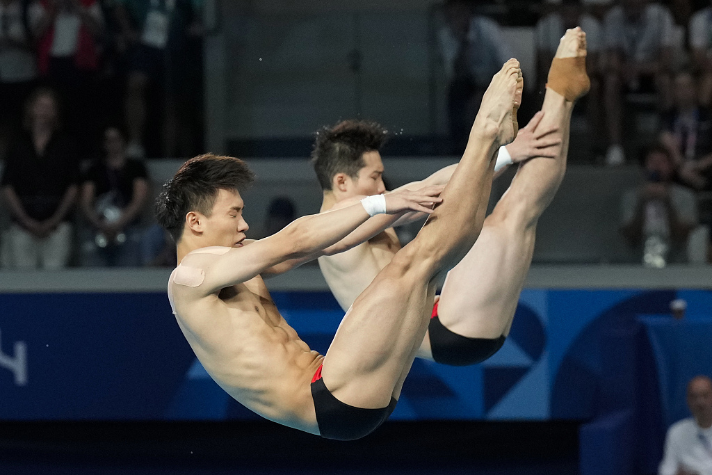 China's Long Daoyi (L) and Wang Zongyuan compete in the men's synchronized 3m springboard diving final during the Summer Olympics in Saint-Denis, near Paris, France, August 2, 2024. /CFP