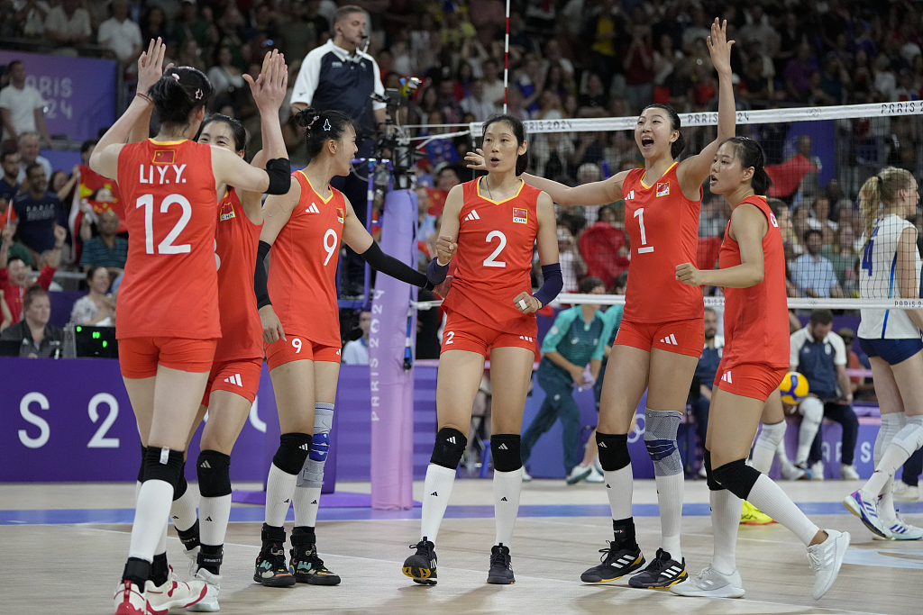 China's players celebrate after defeating France in their women's volleyball Group A match during the Summer Olympics in Paris, France, August 1, 2024. /CFP