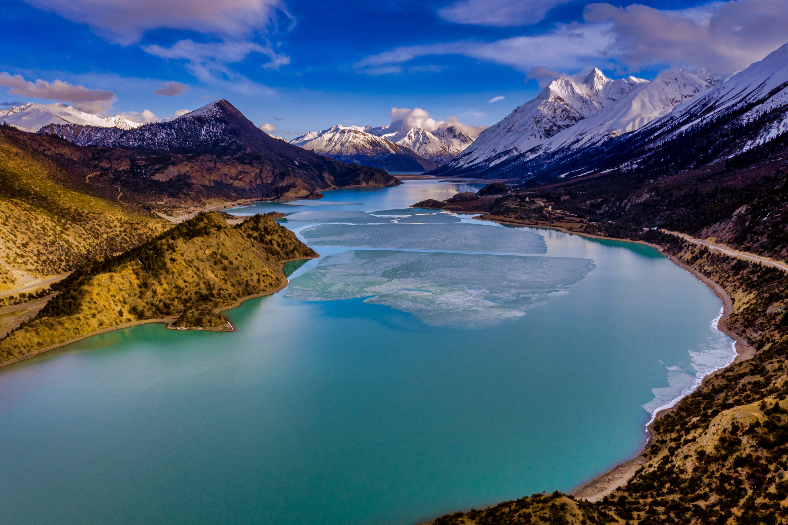 A file photo shows Ranwu Lake in Chamdo, Xizang. /IC