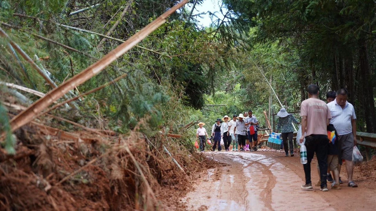 Road, electricity, and telecom services mostly restored in flood-affected Hunan