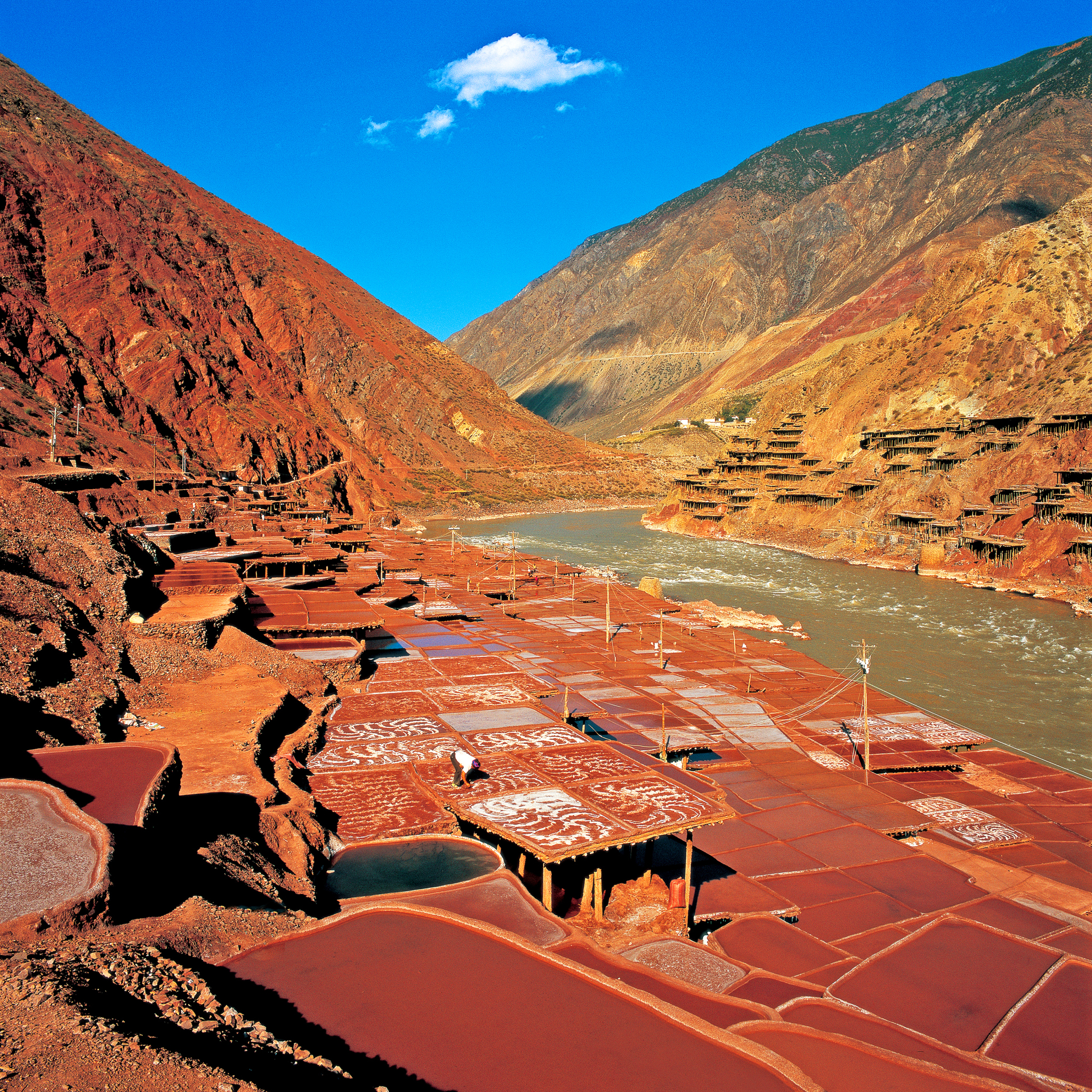 An aerial view of colorful ancient salt fields in Mangkang County of Changdu City, Xizang Autonomous Region. /CFP