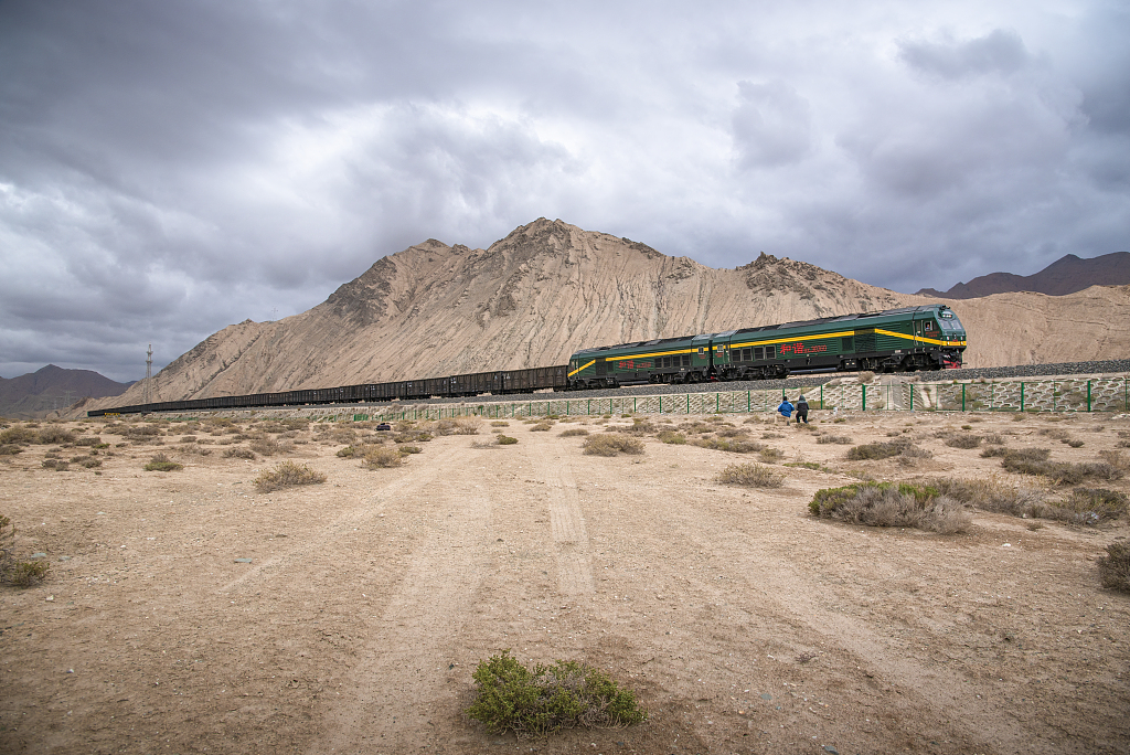 An undated photo shows a freight train traveling on the Qinghai-Xizang Railway. /CFP