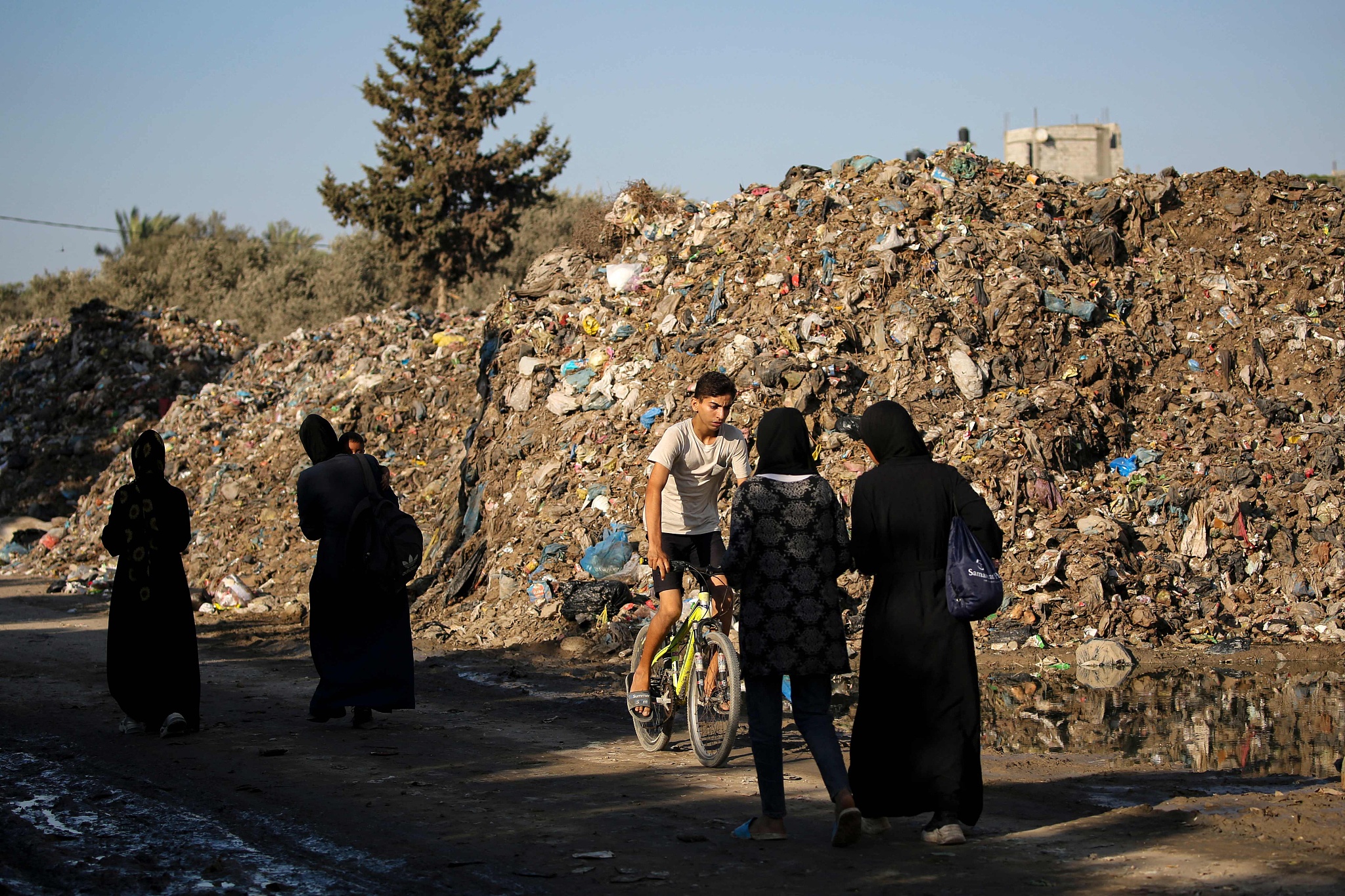 The United Nations Relief and Works Agency for Palestine Refugees (UNRWA) revealed that a total of nearly 40,000 cases of hepatitis have been recorded in the Gaza Strip since October 7, adding that the desperate sanitary conditions facilitate the spread of diseases, Gaza, August 2, 2024. /CFP
