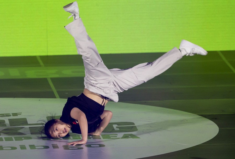 China's B-girl Liu Qingyi in action during Round 2 of Day 2 of the 2022 WDSF World Breaking Championship in Seoul, South Korea, Oct. 22, 2022. /Xinhua
