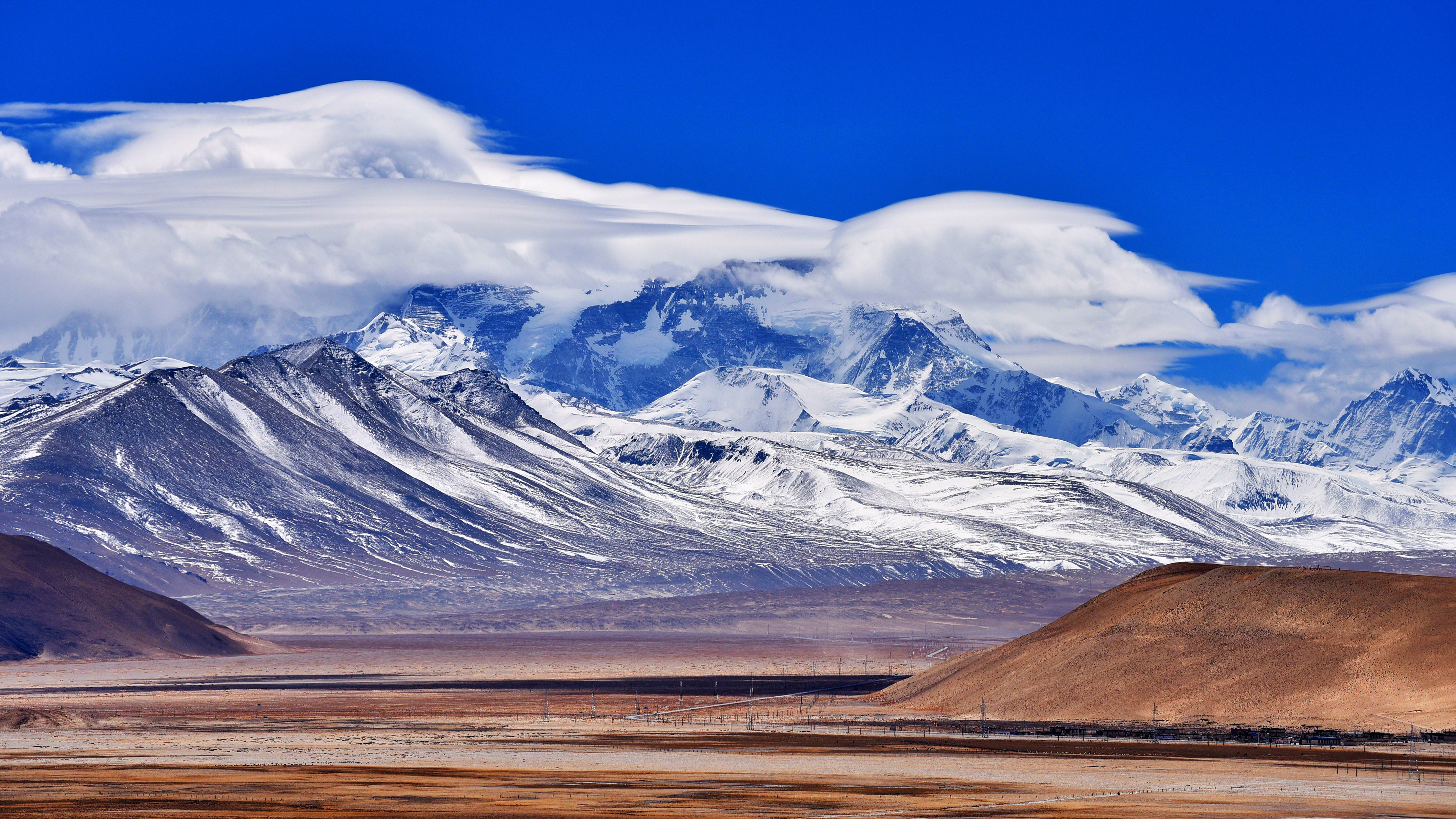 View of Mount Qomolangma in Shigatse, southwest China's Xizang Autonomous Region, April 2, 2024. /CFP