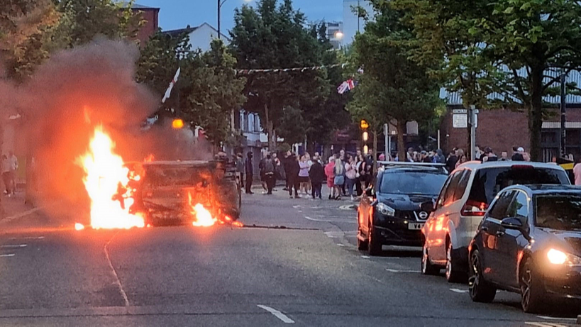 A vehicle is set alight following an anti-Muslim protest outside Belfast City Hall, Belfast, England, August 3, 2024. /CFP