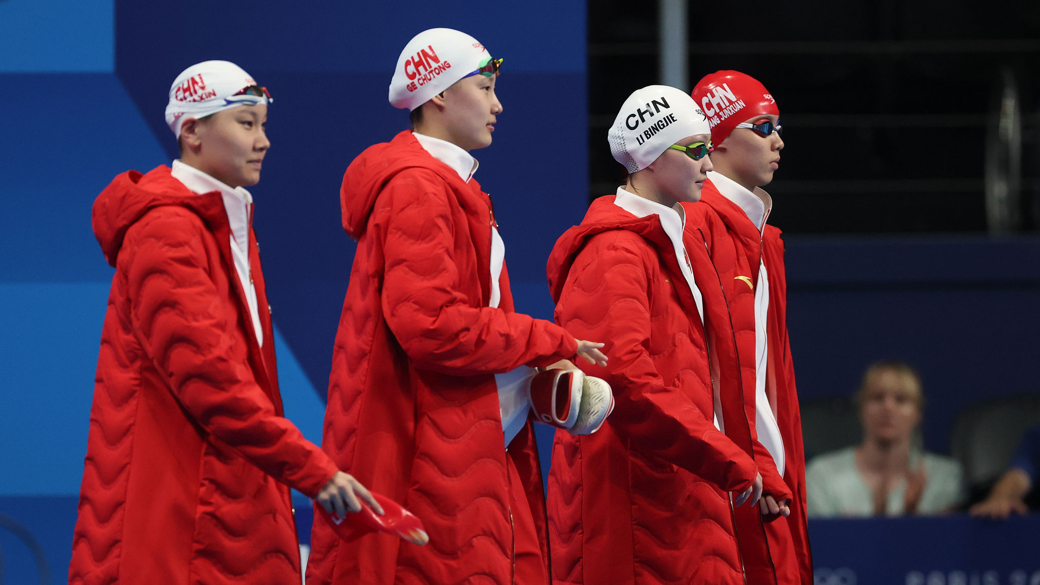 Chinese swimmers before the women's 4x200m freestyle relay, Paris, France, August 1, 2024. /CFP