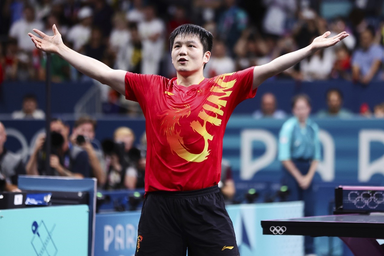 Fan Zhendong of China celebrates after winning the men's singles table tennis gold medal match at the 2024 Summer Olympics at South Paris Arena 4 in Paris, France, August 4, 2024. /CFP