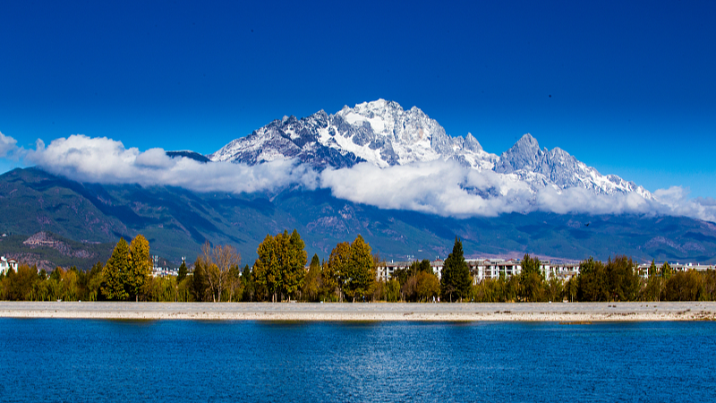 Live: Take in magnificent views of Yulong Snow Mountain in SW China's Yunnan – Ep. 3