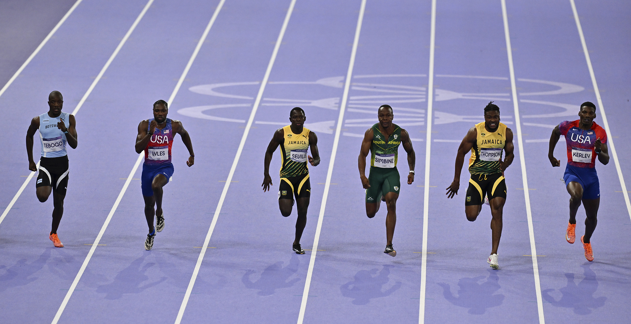 Noah Lyles (second from left) of the USA competes in the men's 100 meter athletics final at the 2024 Paris Summer Olympics at the Stade de France in Saint-Denis, France, August 4, 2024. /CFP