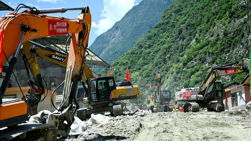 Emergency workers at the site of a national highway affected by flash flood and mudslide in Ridi Village, Kangding, Tibetan Autonomous Prefecture of Garze, Sichuan Province, China, August 5, 2024. /CFP
