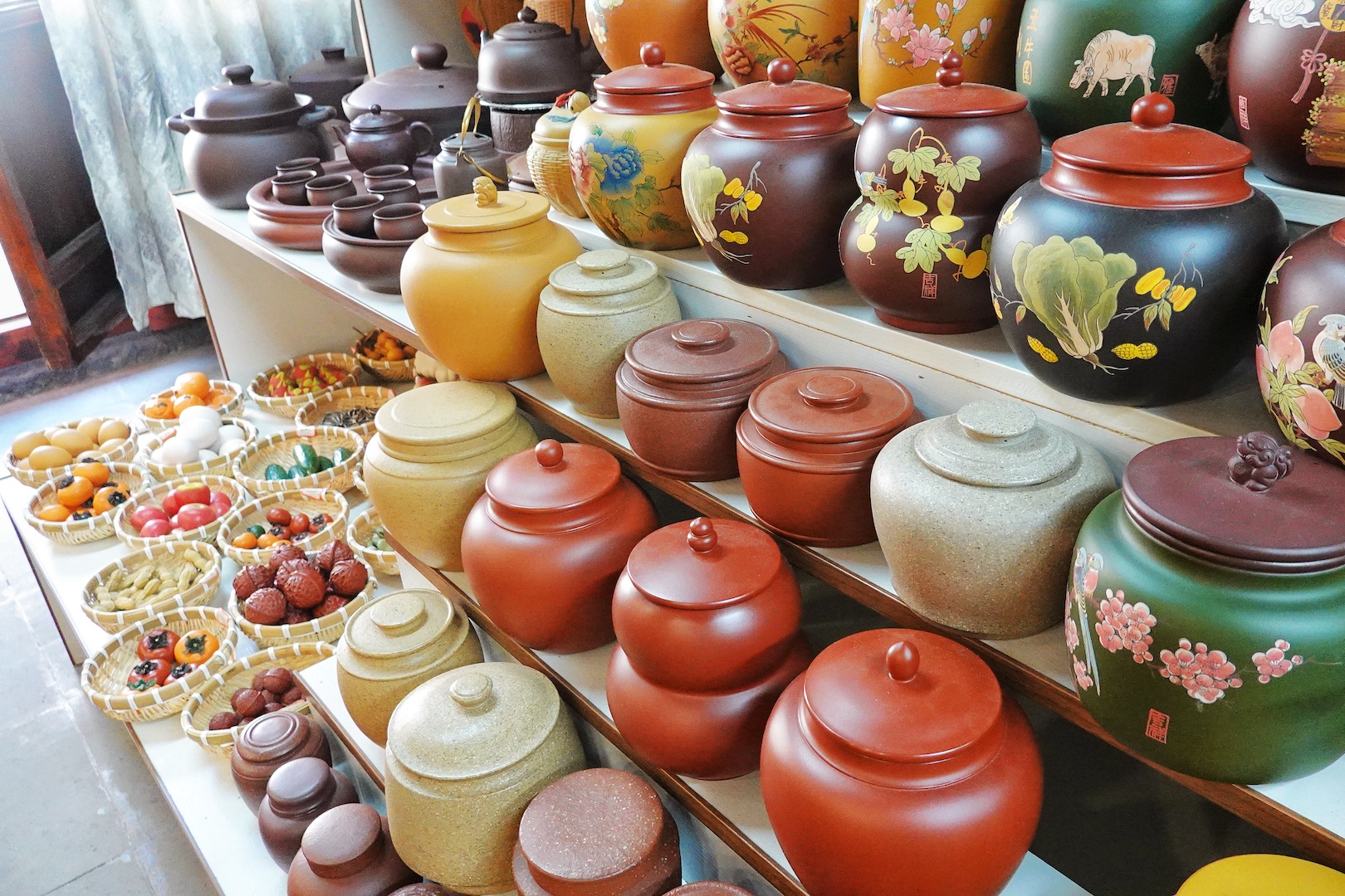 A shop displays pottery products on Gunan Street in Yixing, Jiangsu Province. /CGTN