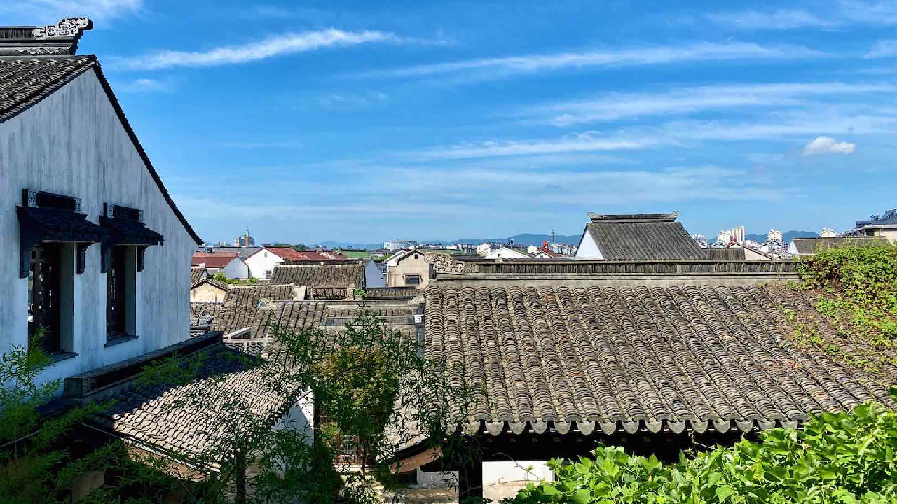 Gunan Street and its purple-clay pottery