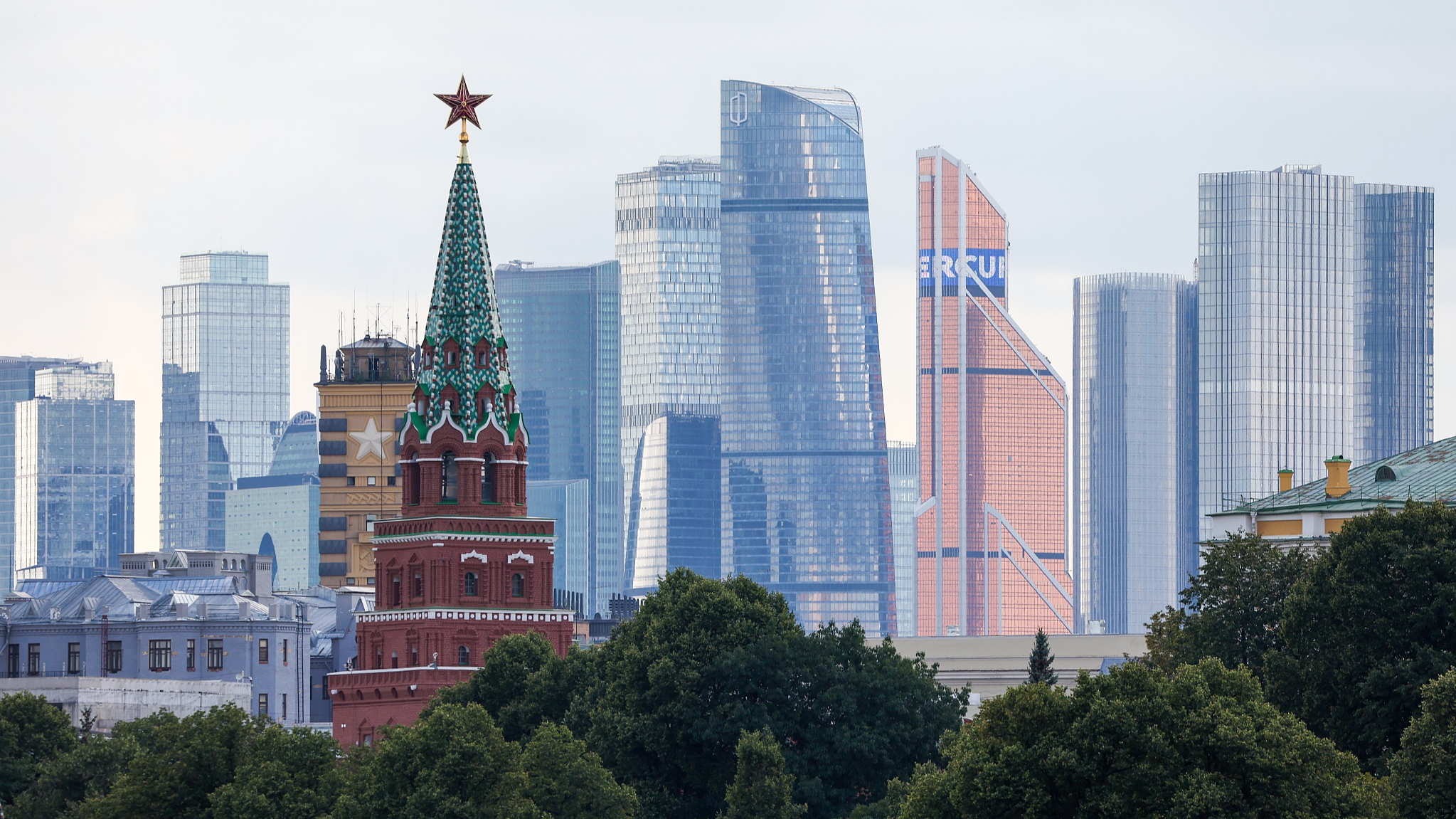 A view of the Moscow Kremlin's Borovitskaya Tower, with the Moscow International Business Centre (Moscow City) in the background, August 5, 2024. /CFP