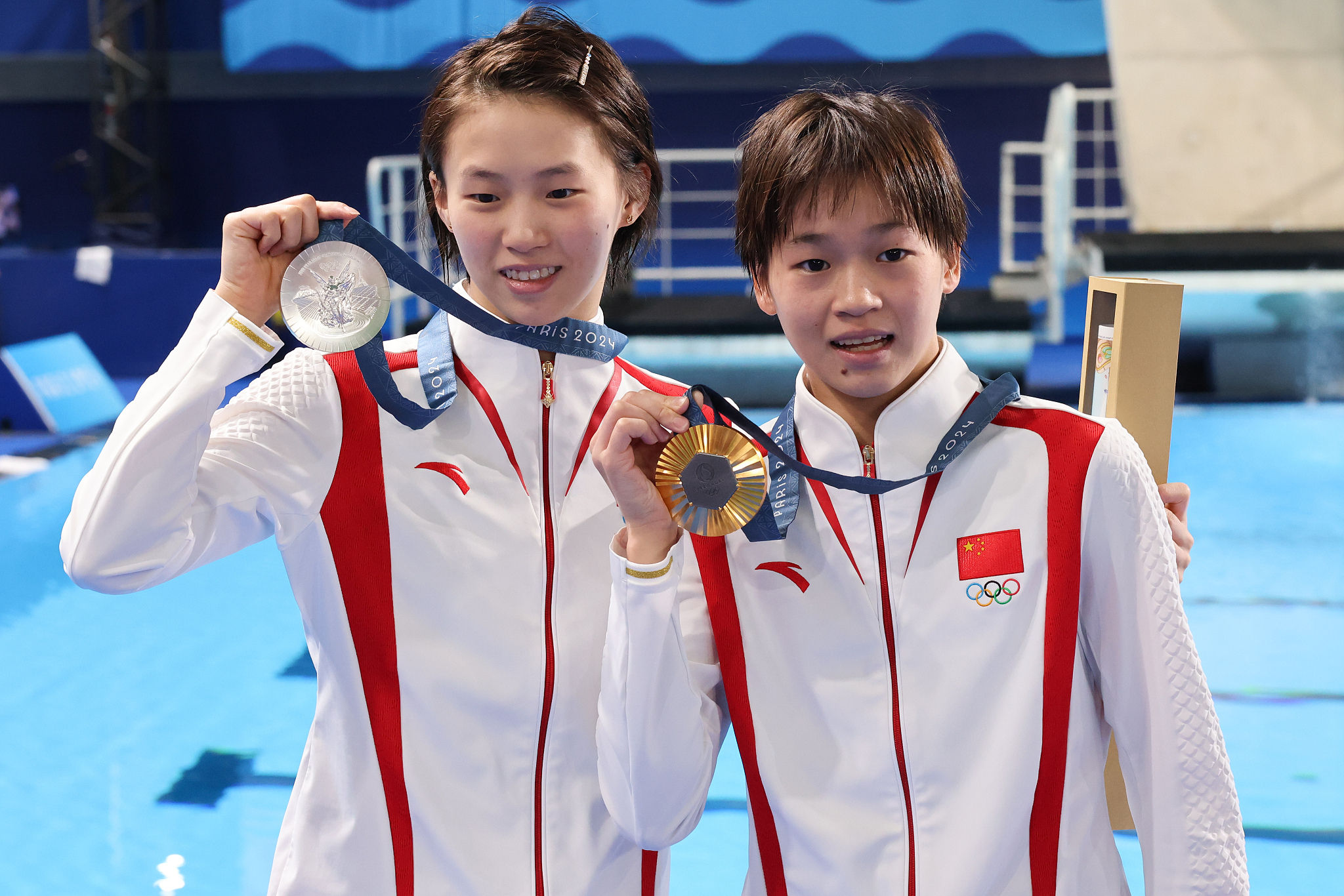 Quan Hongchan (R) and Chen Yuxi of China win the gold and silver medals  in the women's 10-meter platform diving final at the 2024 Summer Olympic Games in Paris, France, August 6, 2024. /CFP