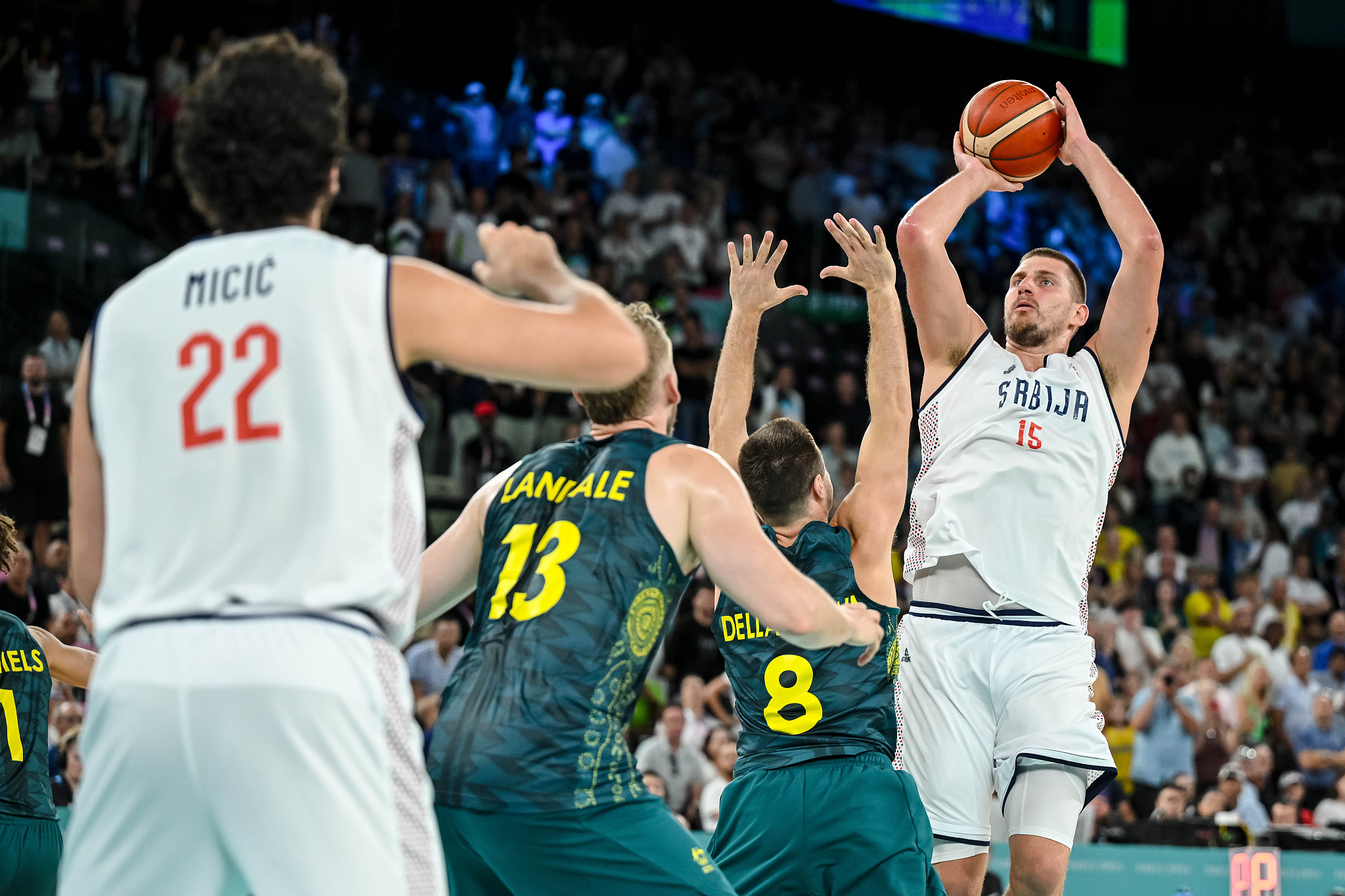 Nikola Jokic (#15) of Serbia shoots in the men's basketball quarterfinals against Australia at the 2024 Summer Olympic Games in Paris, France,c August 6, 2024. /CFP