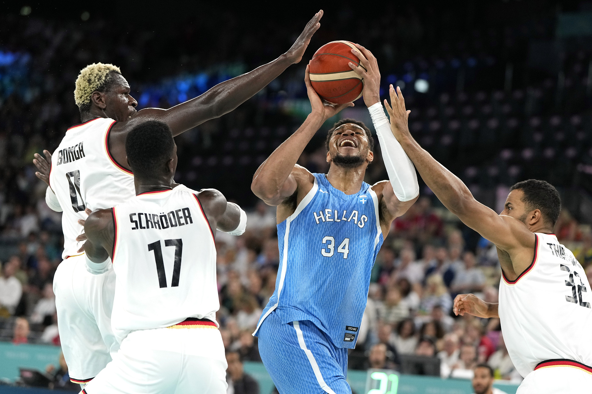 Giannis Antetokounmpo (#34) of Greece shoots in the men's basketball quarterfinals against Germany at the 2024 Summer Olympic Games in Paris, France,c August 6, 2024. /CFP