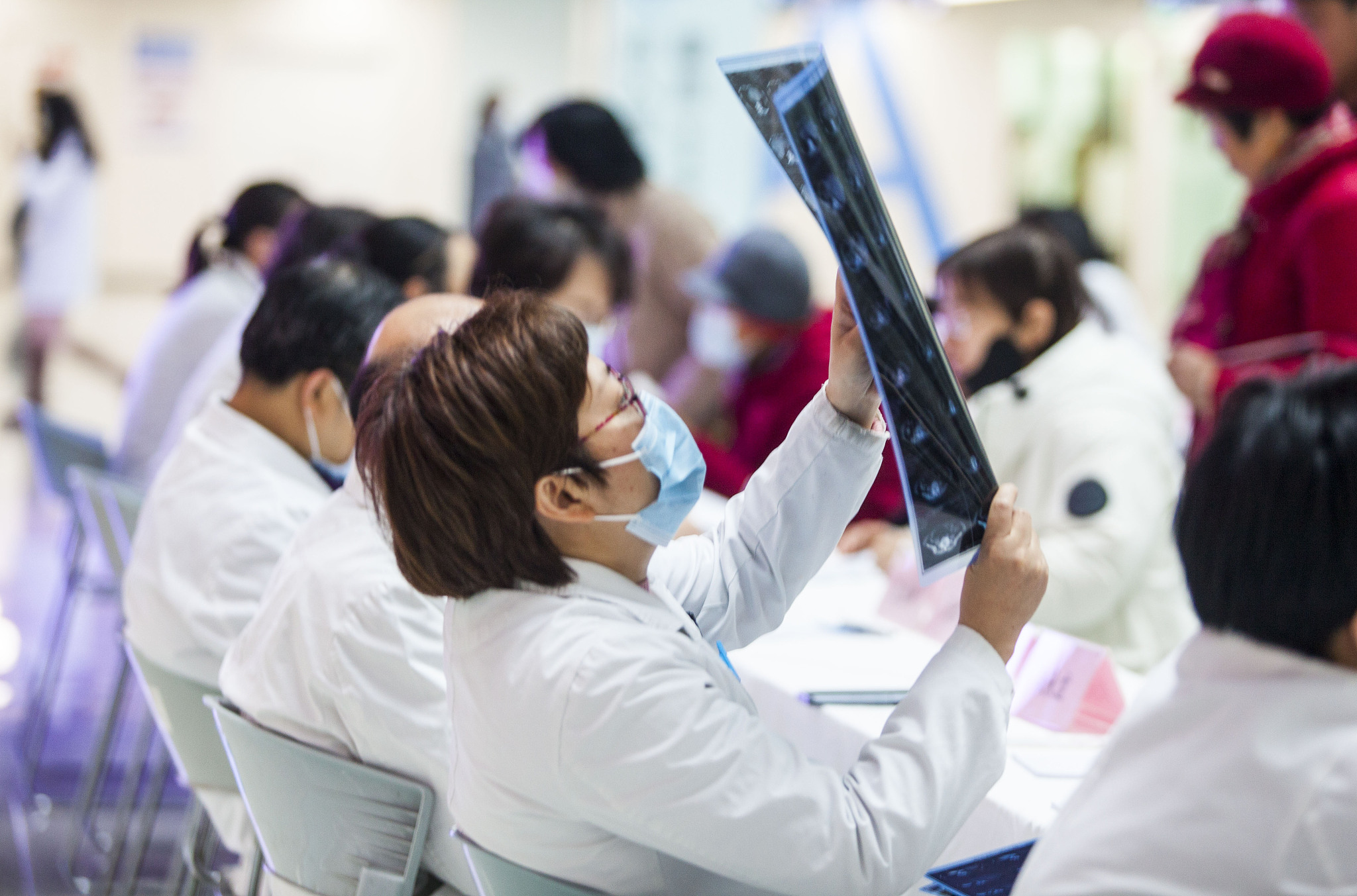 Doctors provide medical advice at the free clinic event on Rare Disease Day, held at Nanjing Drum Tower Hospital, Nanjing City, east China's Jiangsu Province, February 29, 2024. /CFP