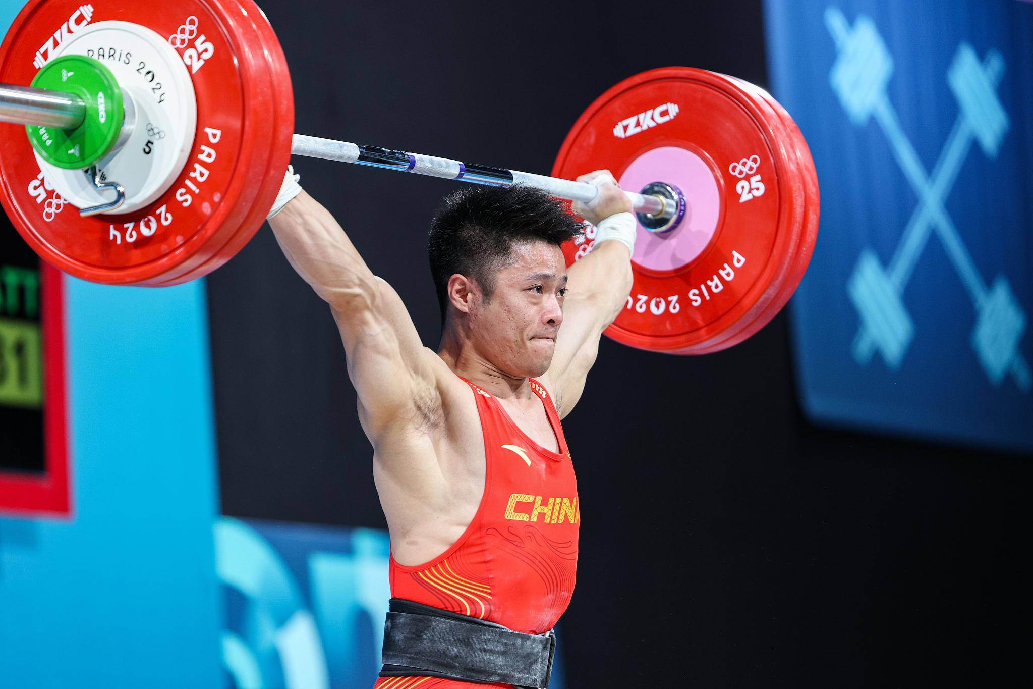 Li Fabin of China competes in the men's 61-kilogram weightlifting final at the 2024 Summer Olympics in Paris, France, August 7, 2024. /CFP