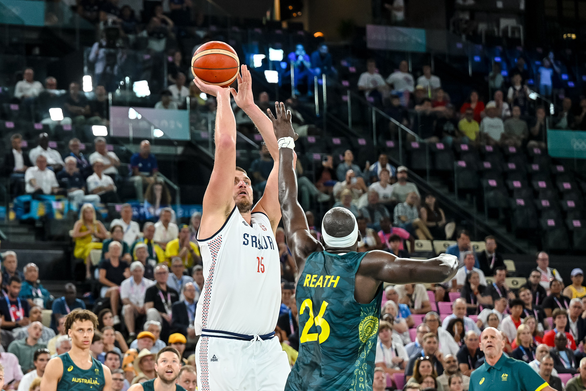 Nikola Jokic (#15) of Serbia takes a shot in his team's men's basketball quarterfinal game against Australia at the 2024 Summer Olympics in Paris, France, August 6, 2024. /CFP