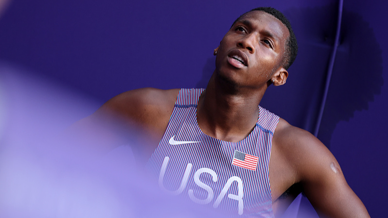 Erriyon Knighton of Team USA looks on during the men's 200m round 1 on day 10 of the Olympic Games Paris 2024 in Paris, France, August 5, 2024. /CFP