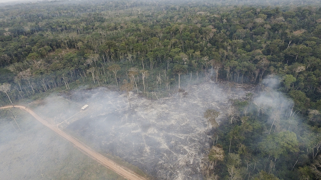 Smoke rises from fires in the Chico Mendes Extractive Reserve in Xapuri, Acre State, Brazil, September 23, 2023. /CFP