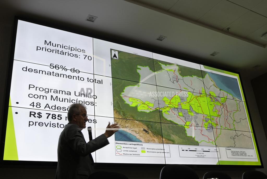 Environment Ministry Executive Secretary Joao Paulo Capobianco presents Amazon and Cerrado deforestation data at the ministry headquarters in Brasilia, Brazil, August 7, 2024. /AP Photo/Eraldo Peres