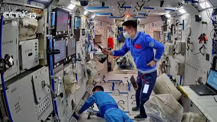 China's Shenzhou-18 crew conducts a fire alarm test in space. /CMG