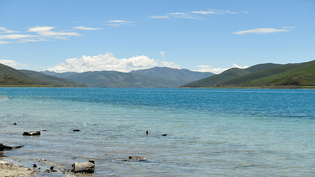 The breathtaking scenery of Yamdrok Tso Lake is seen in Xizang on July 29, 2024. /CFP