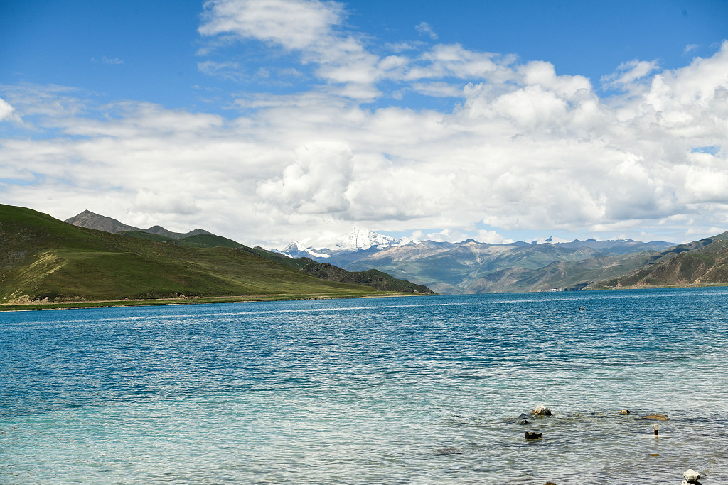 The breathtaking scenery of Yamdrok Tso Lake is seen in Xizang on July 29, 2024. /CFP