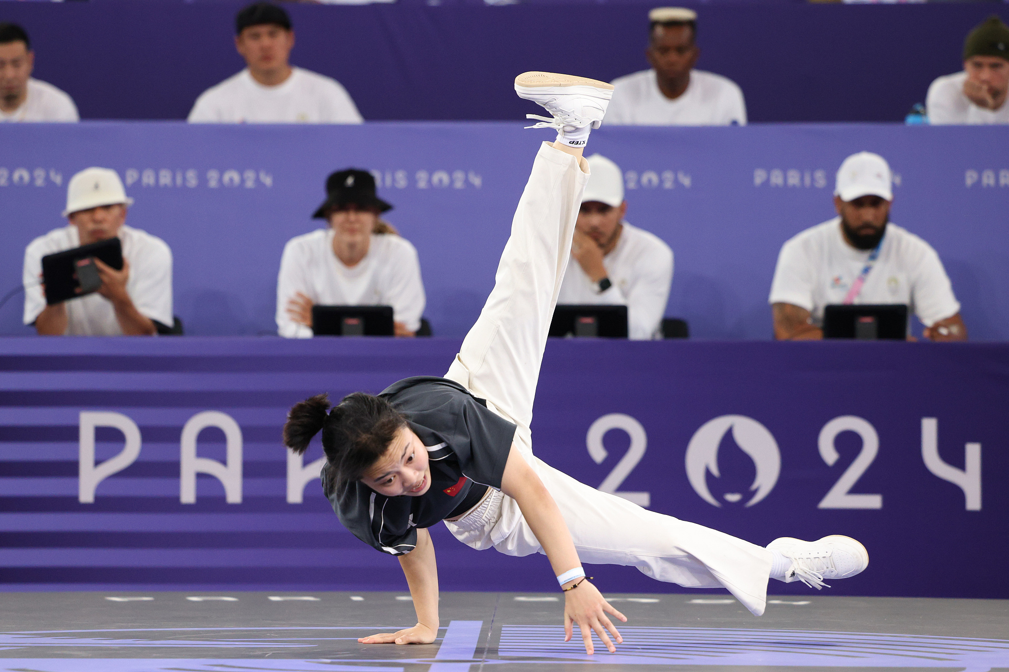 Liu Qingyi of China performs in the women's breaking bronze medal match at the 2024 Summer Olympics in Paris, France, August 9, 2024. /CFP