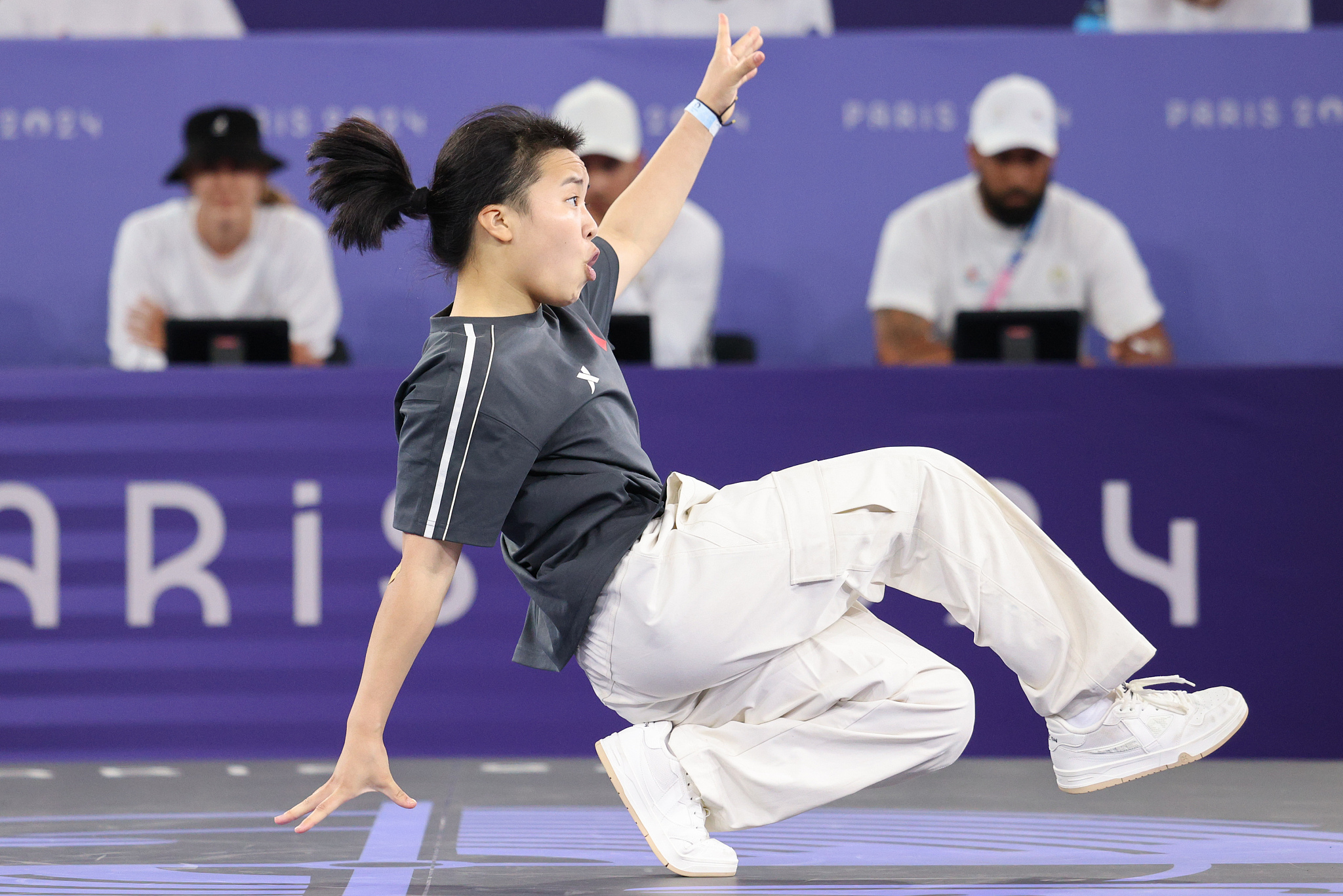 Liu Qingyi of China performs in the women's breaking bronze medal match at the 2024 Summer Olympics in Paris, France, August 9, 2024. /CFP