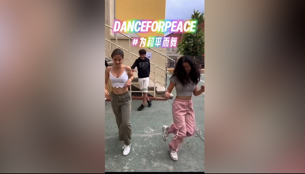 Spanish students join the breaking challenge to cheer for Paris 2024