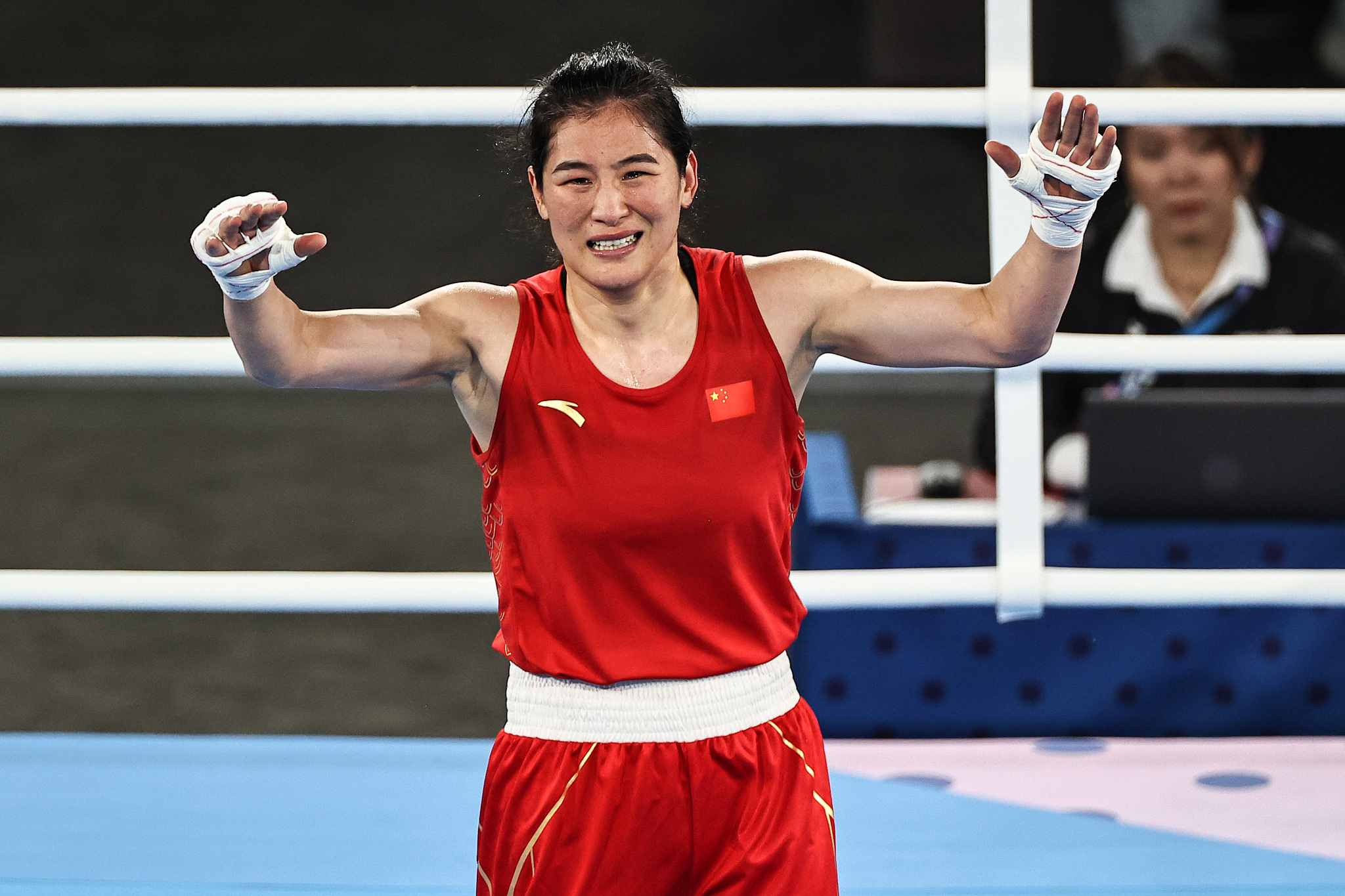 Li Qian of China celebrates after winning the women's 75-kilogram boxing final at the 2024 Summer Olympics in Paris, France, August 10, 2024. /CFP