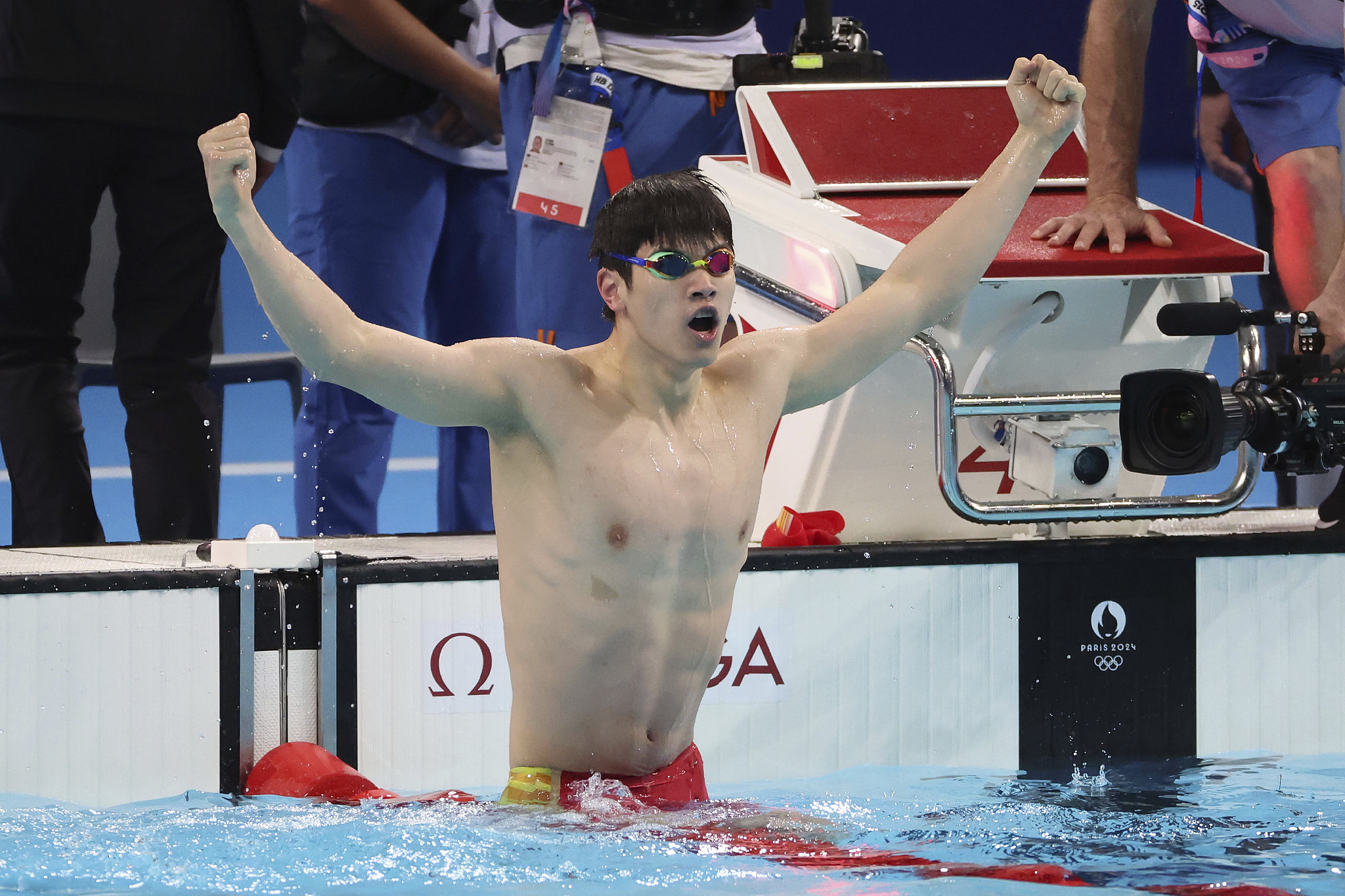 Pan Zhanle of China celebrates after winning the men's 100-meter freestyle gold medal at the 2024 Summer Olympics in Paris, France, July 31, 2024. /CFP