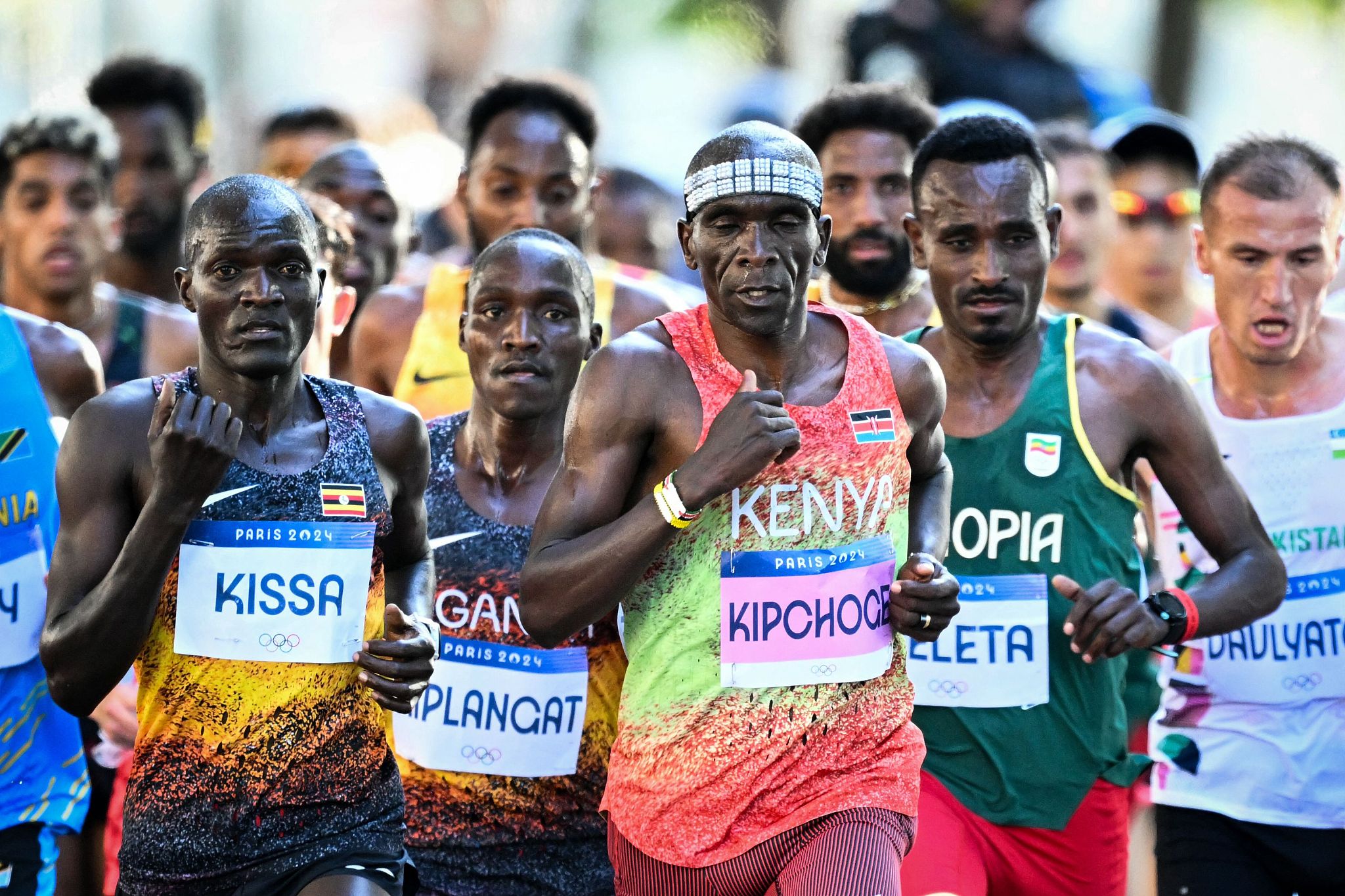 Eliud Kipchoge (C) of Kenya competes in the men's marathon at the 2024 Summer Olympics in Paris, France, August 10, 2024. /CFP