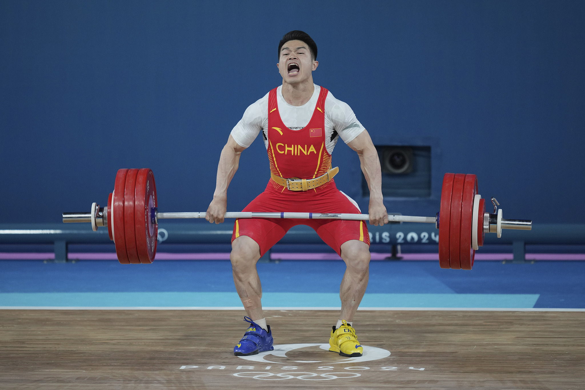 Shi Zhiyong of China competes in the men's 73-kilogram weightlifting final at the 2024 Summer Olympics in Paris, France, August 8, 2024. /CFP