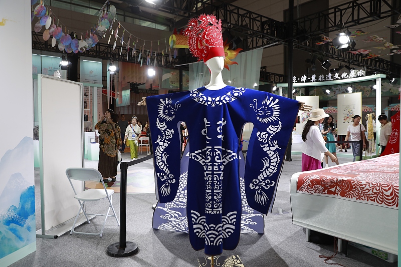 A traditional Chinese costume made of paper is on display at the 2024 Xi'an Silk Road International Tourism Expo in Xi'an City, Shaanxi Province, August 10, 2024. /CFP