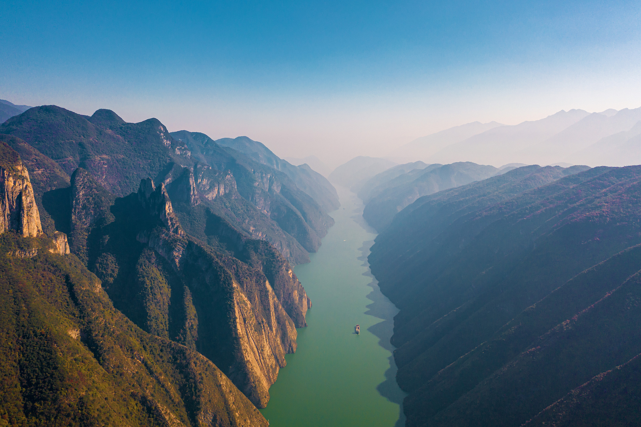 The Yangtze River flows through southwest China's Chongqing Municipality. /CFP 