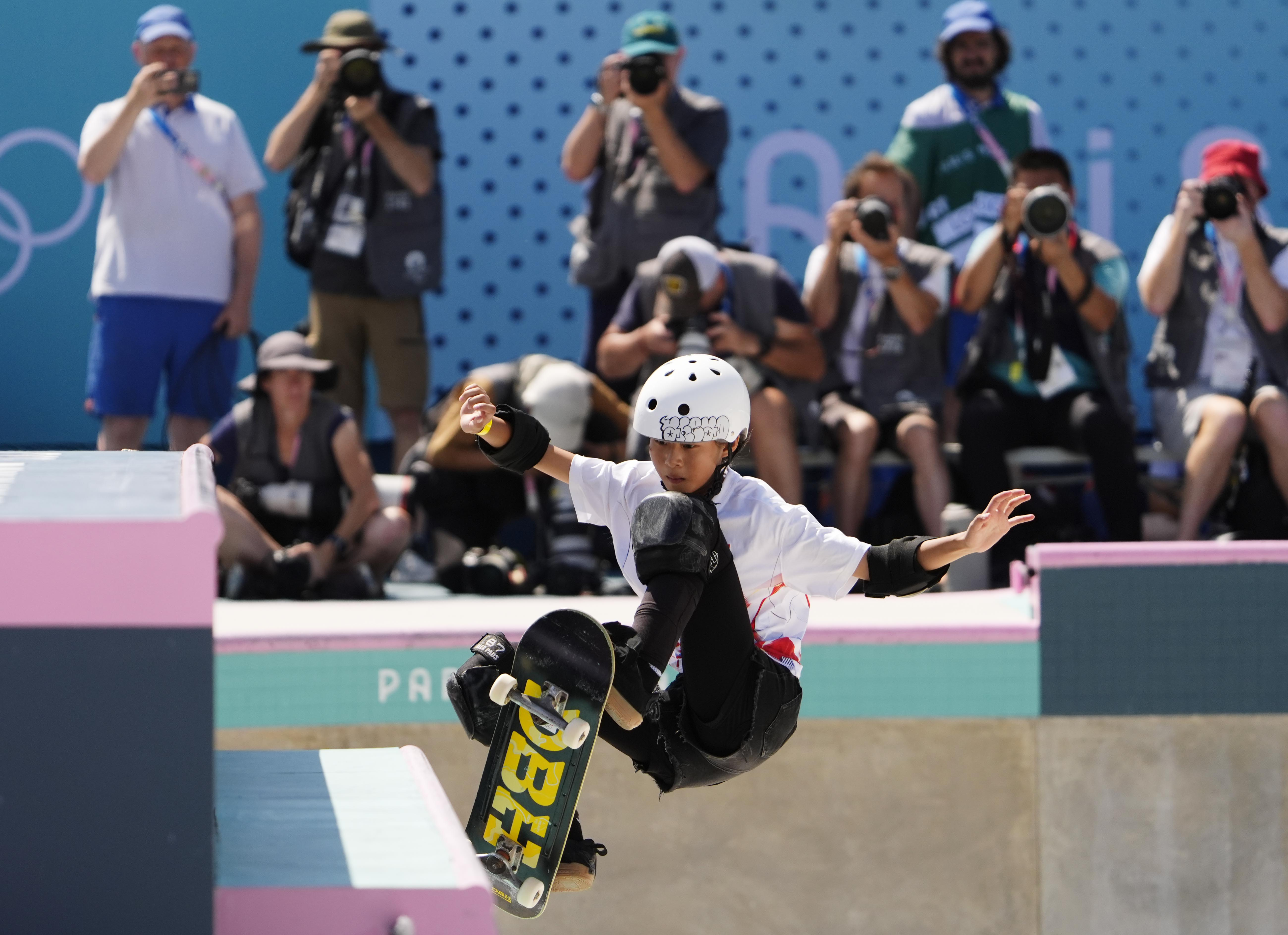 Young Chinese skater Zheng Haohao competes during the women's park preliminaries at the Paris 2024 Olympic Games in Paris, France, August 6, 2024. /IC