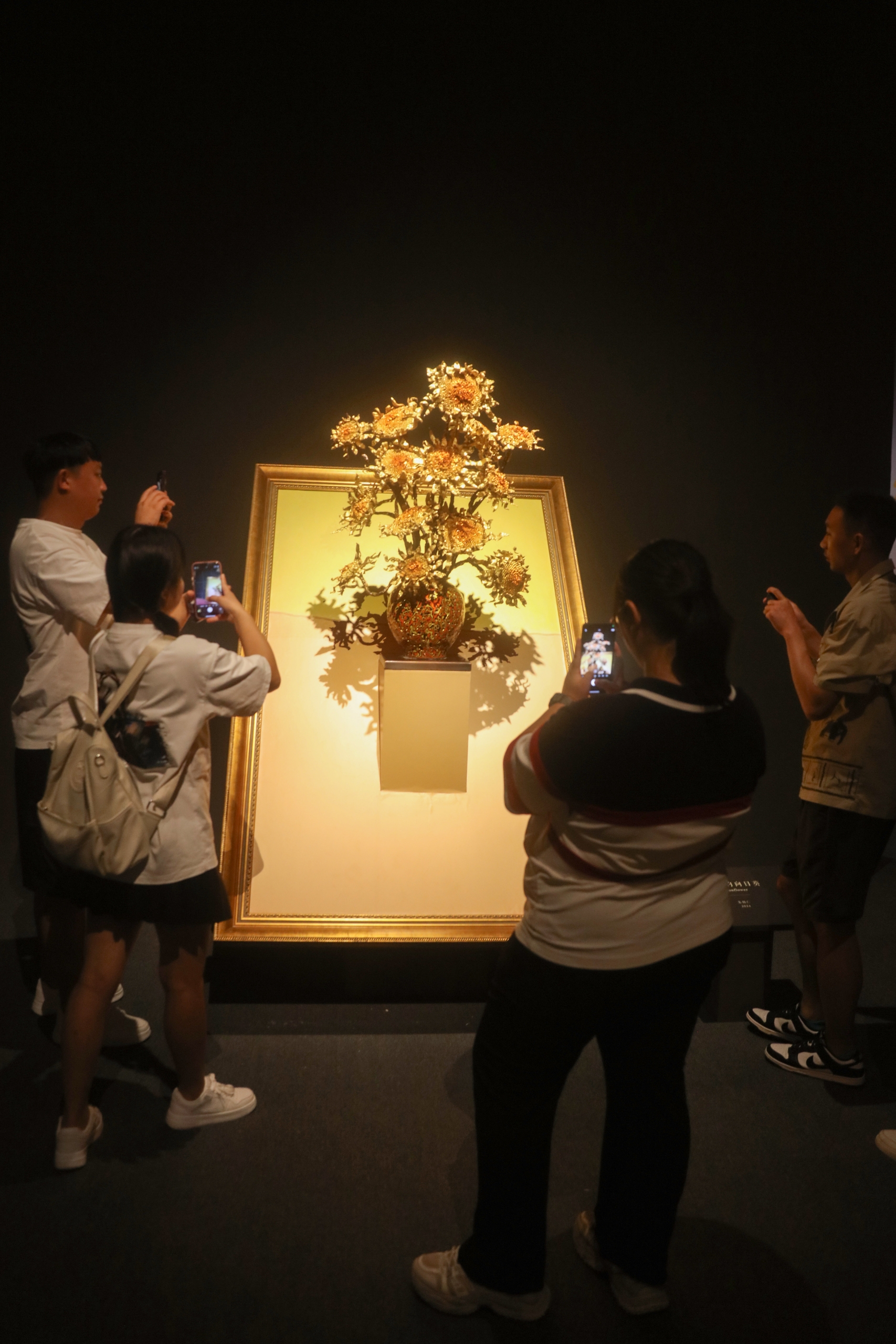 People visit Zhu Bingren's 