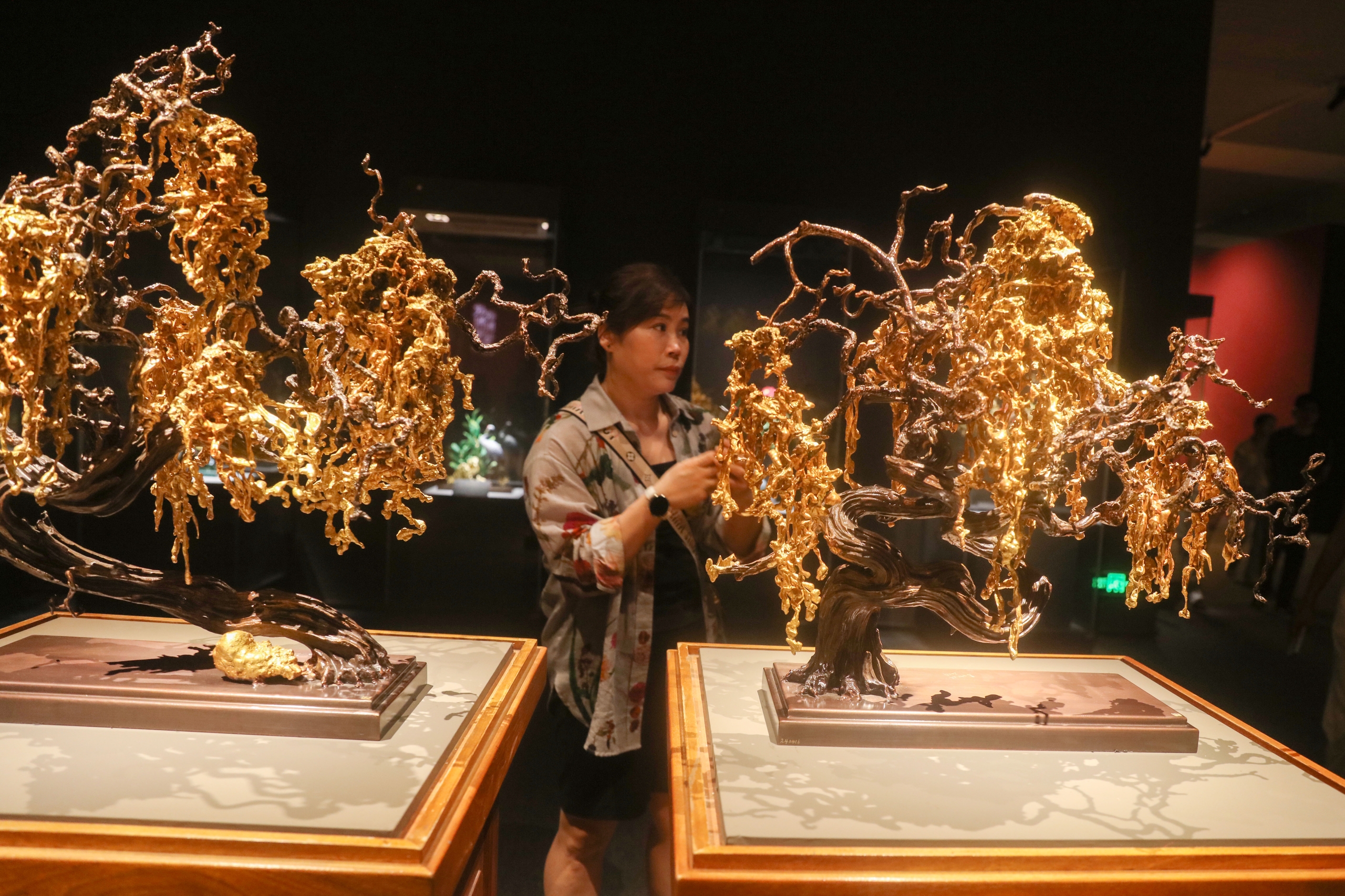 People visit Zhu Bingren's 