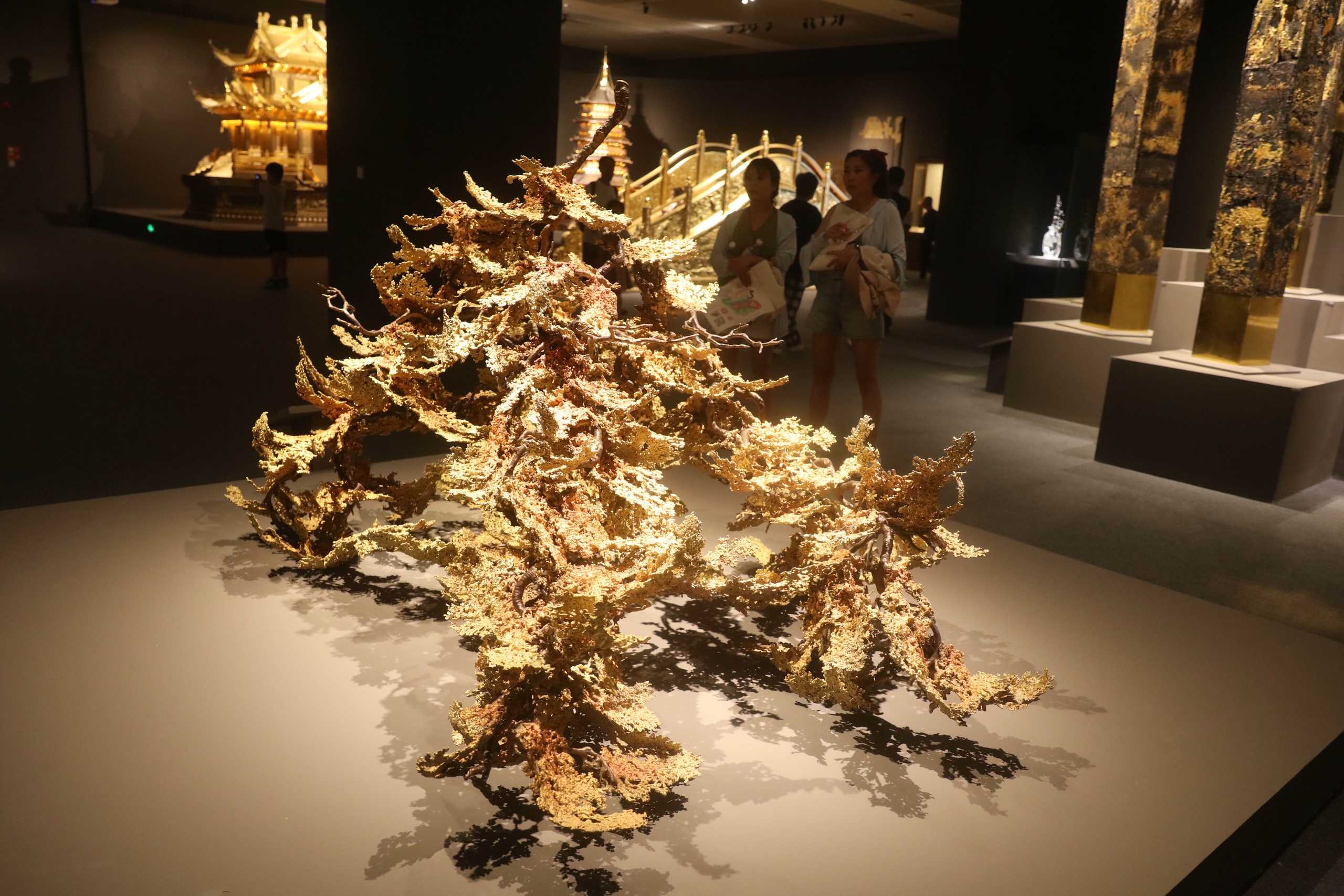 People visit Zhu Bingren's 