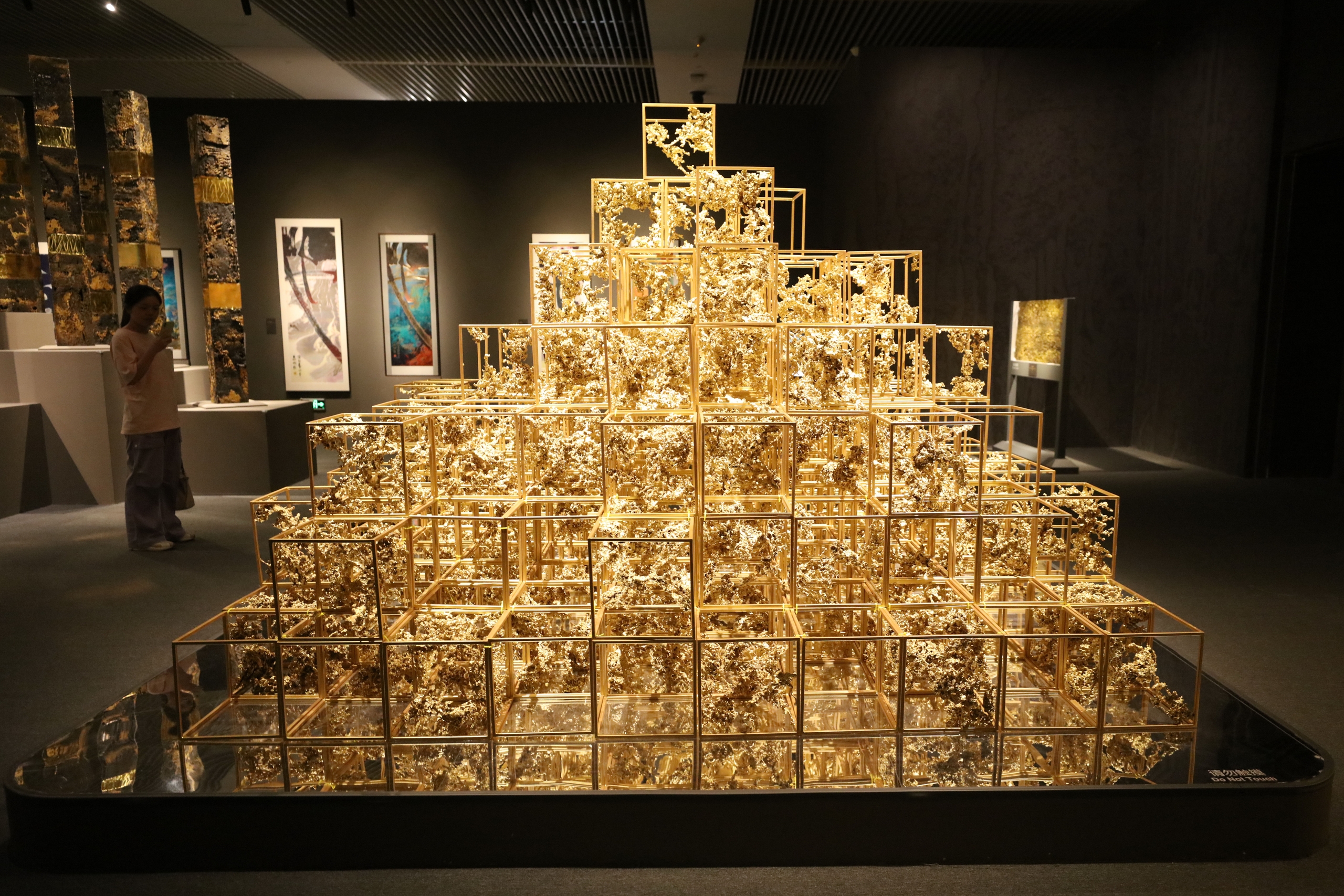 People visit Zhu Bingren's 