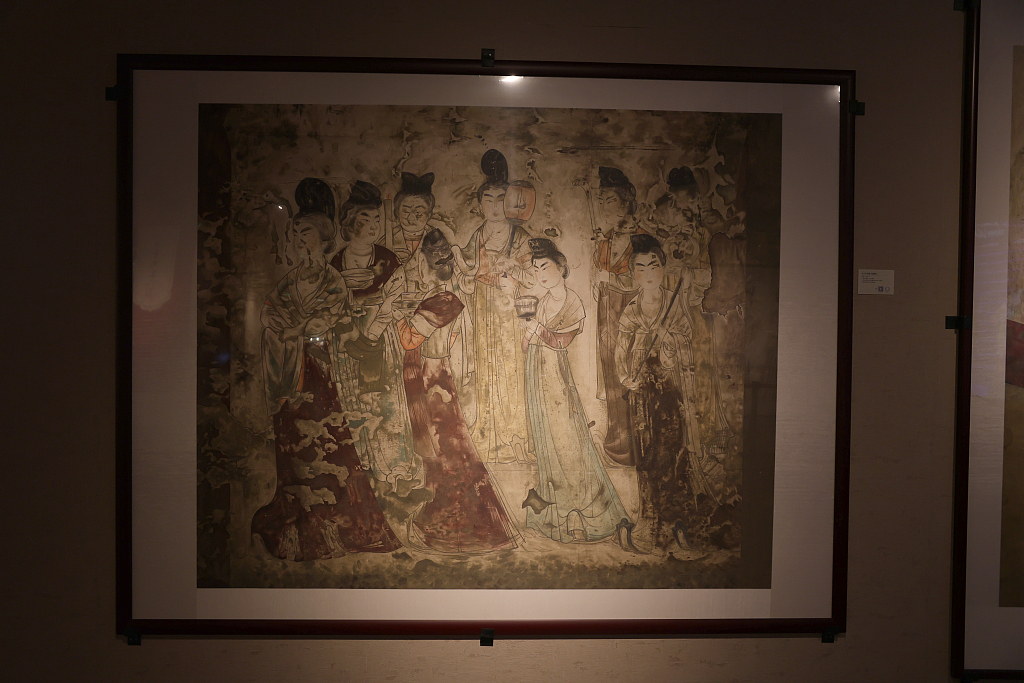 A photo taken on August 11, 2024 shows a painting depicting court maids in a palace on display at the Xiamen Museum in Fujian Province, China. /CFP