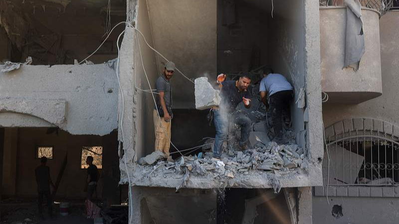 People flee clear the rubble in a building hit during Isreali bombardment in Nuseirat, in the central Gaza Strip, August 12, 2024. /CFP