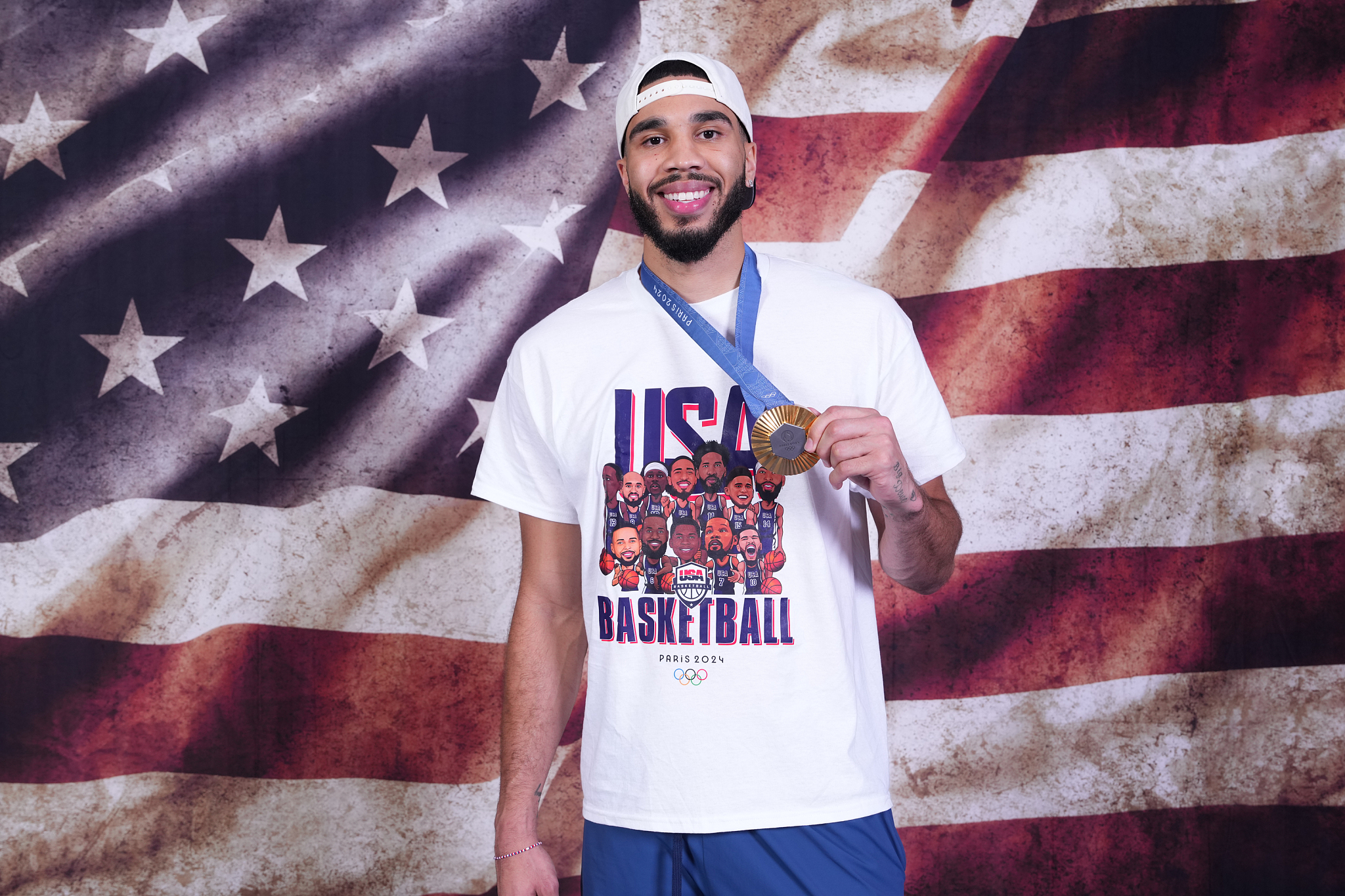 Jayson Tatum of USA poses with the men's basketball gold medal after winning it at the 2024 Summer Olympic Games in Paris, France, August 10, 2024. /CFP